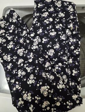PINK Victoria's Secret ULTIMATE Black Floral Leggings, NWOT